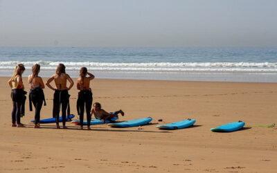 QUE DEBO TENER EN CUENTA AL RESERVAR UNA CLASE DE SURF