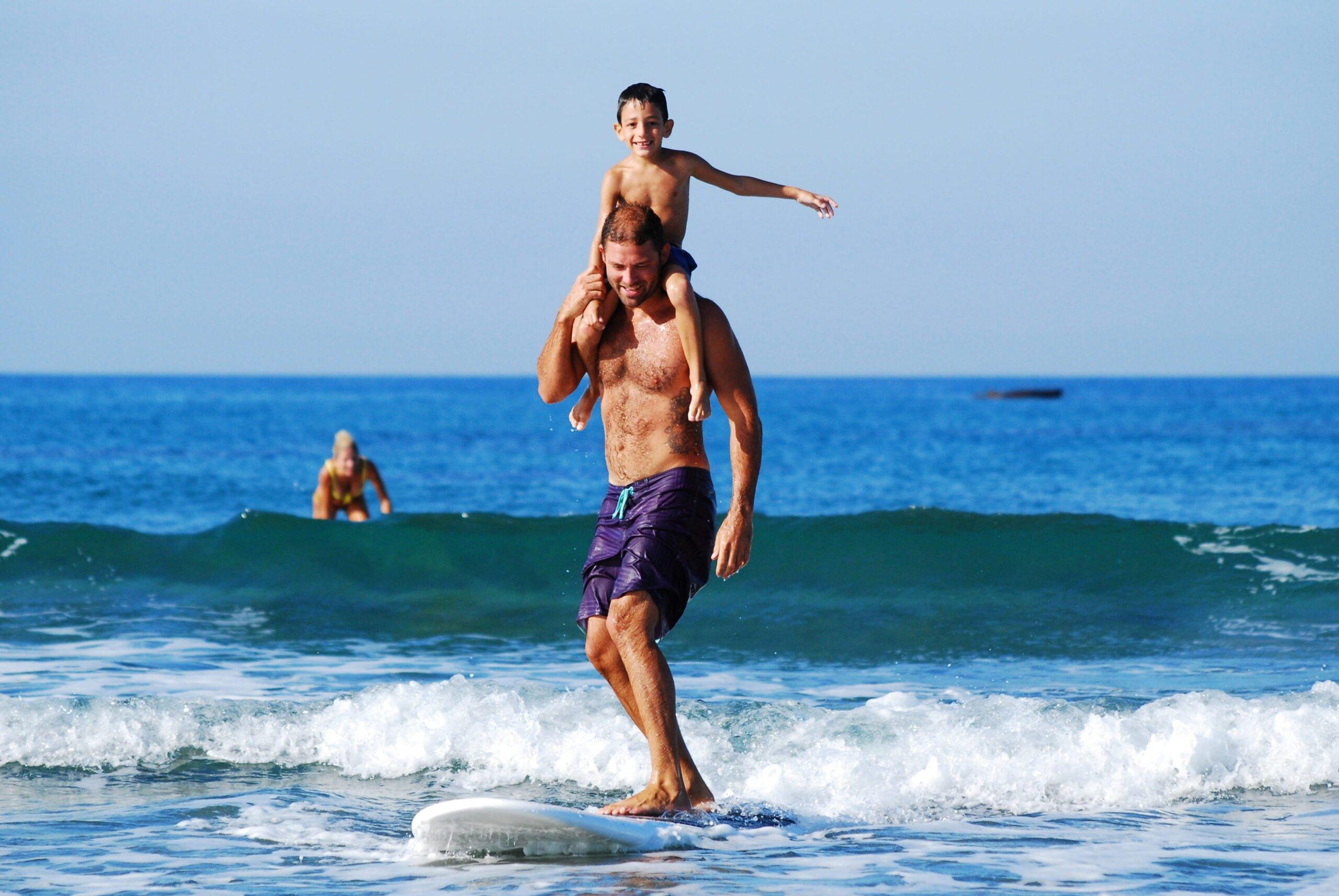A QUE EDAD PUEDE UN NIÑO SURFEAR?