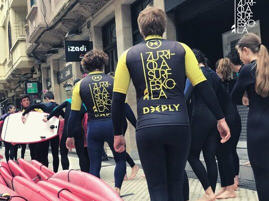 Zurriola surf eskola Zurriola surf eskola